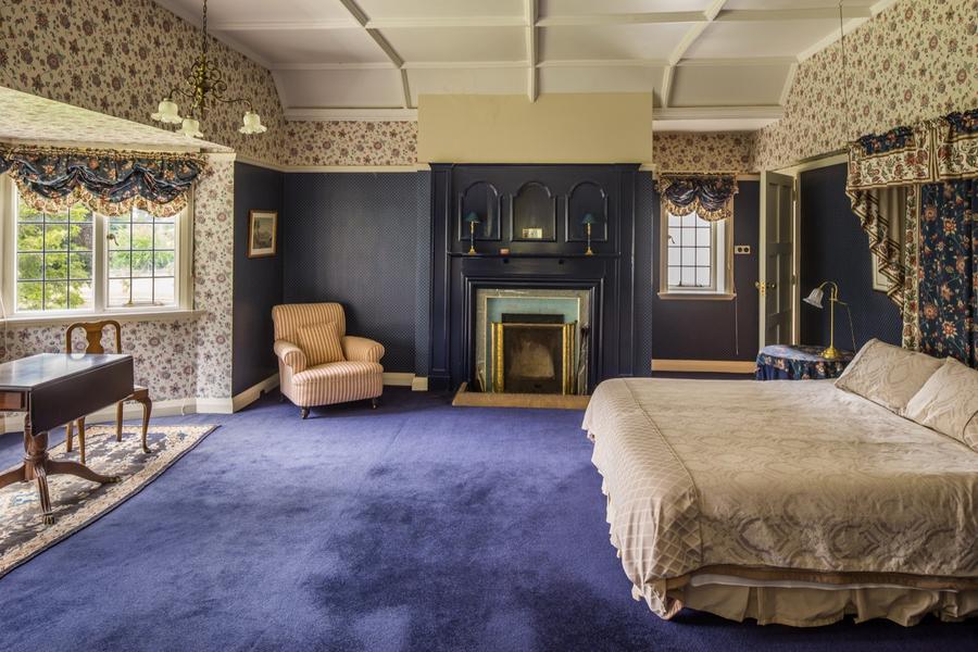 The blue room