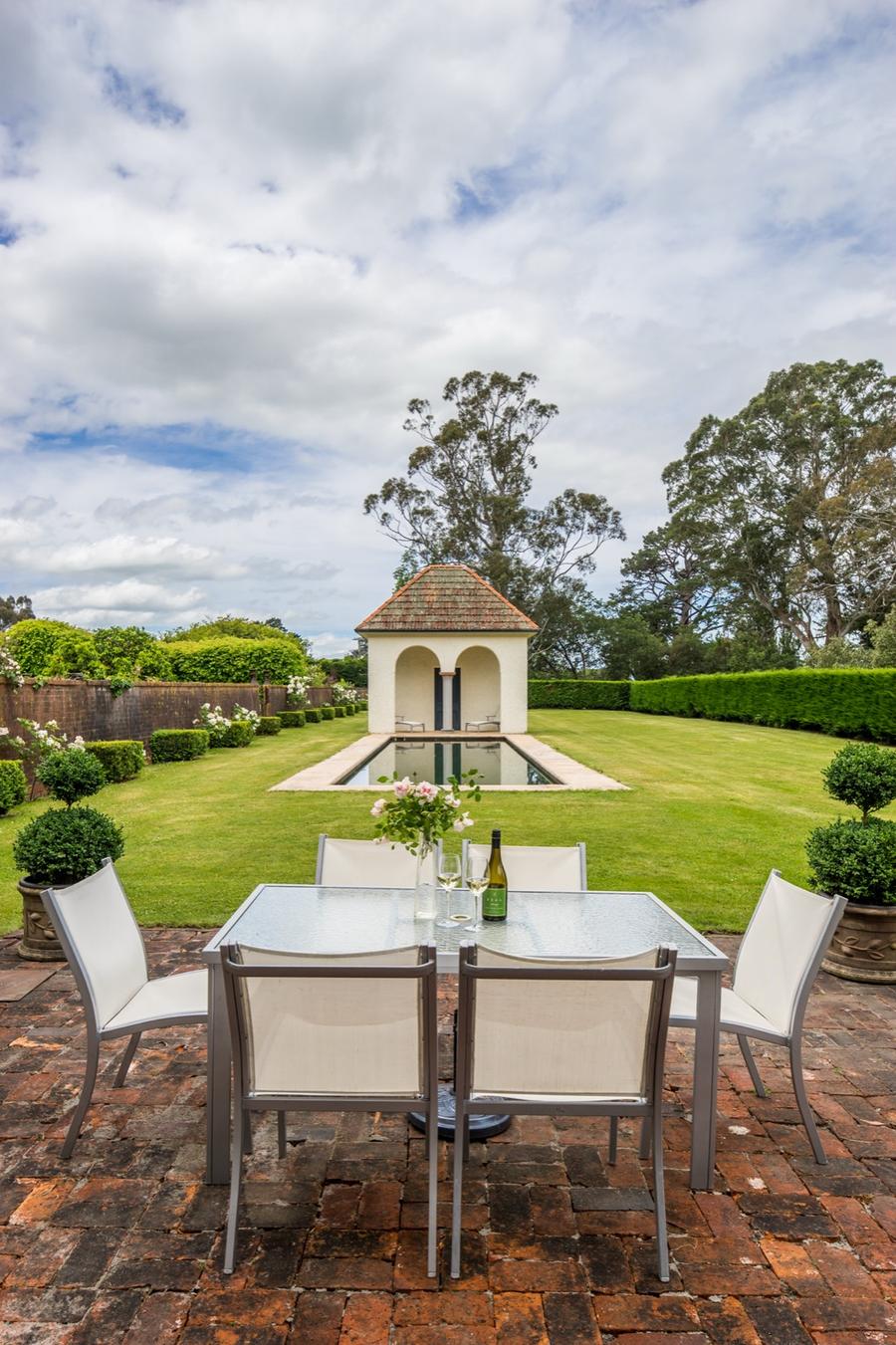The pool & poolhouse